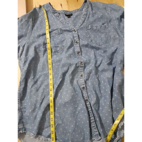 Torrid Denim Chambray Button Down White Dot Pattern Long Sleeve Top Size 1 - Picture 6 of 9